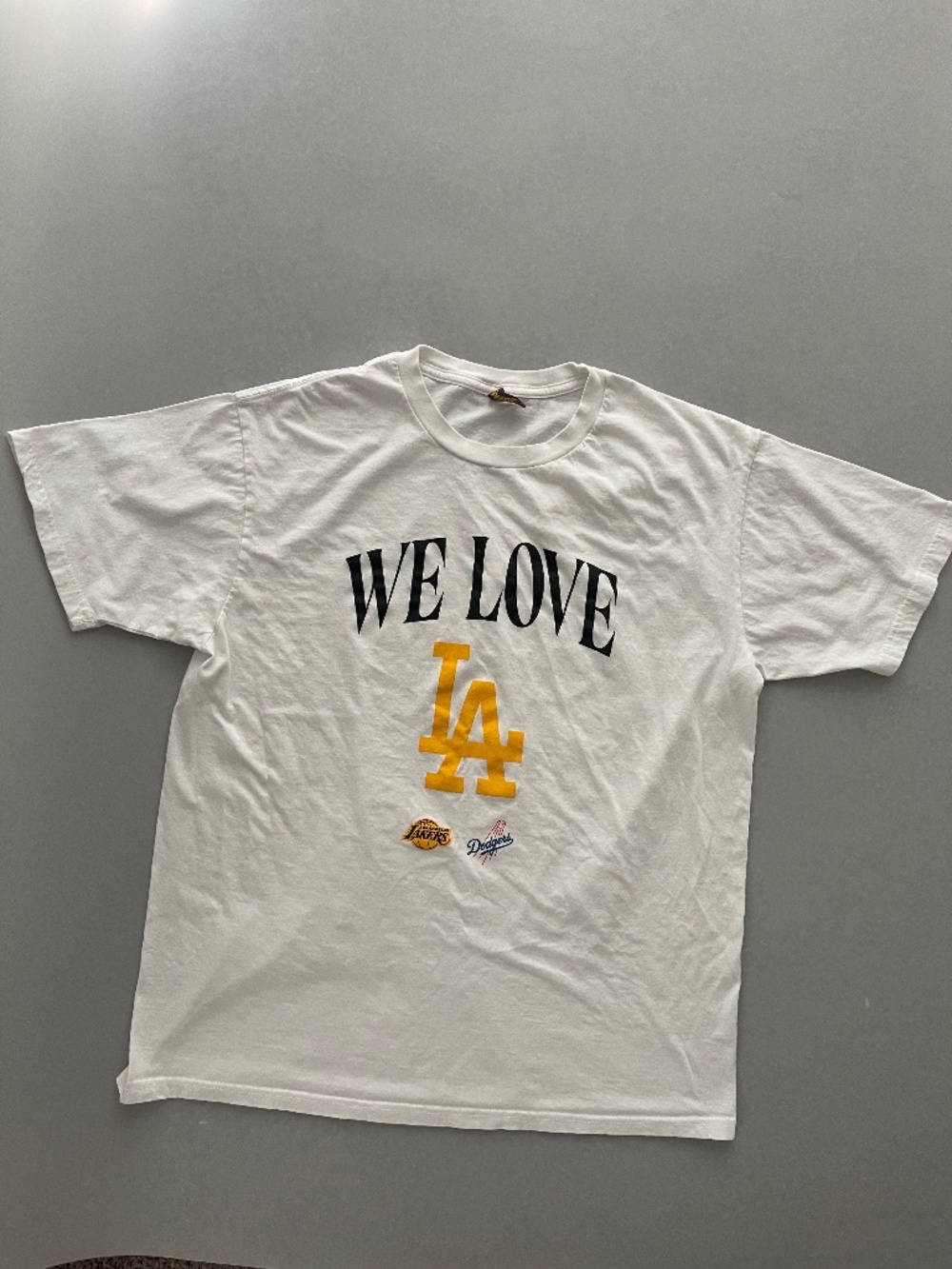 Los Angeles Lakers XL We Love LA T-Shirt White Dodgers Graphic Short Sleeve